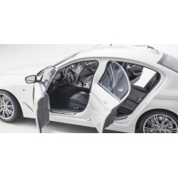 08941W KYOSHO ORIGINAL 1/18scale BMW 5 Series (G30) Mineral White