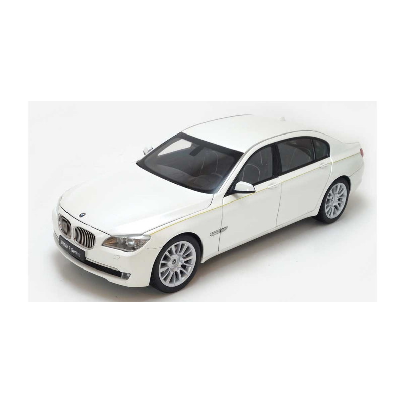1/18 BMW 760Li F02 Brilliant White